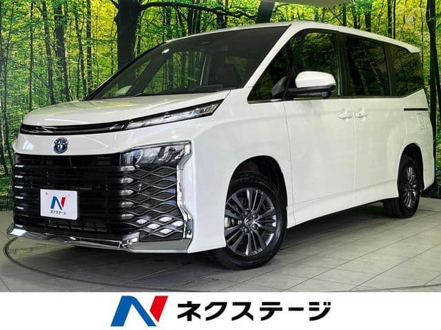 TOYOTA VOXY HYBRID 4WD