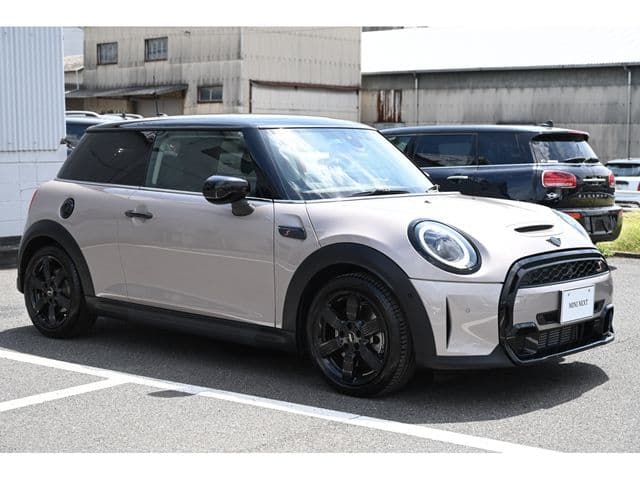 Car thumbnail 3