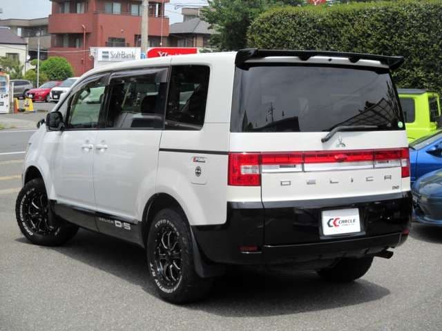 Car thumbnail 3
