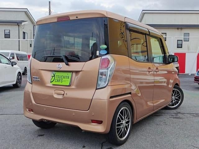 NISSAN