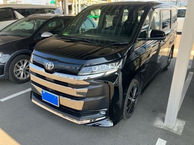 TOYOTA NOAH 4WD