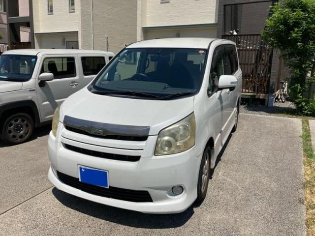 TOYOTA NOAH