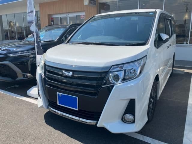 TOYOTA NOAH
