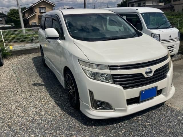 NISSAN ELGRAND  4WD