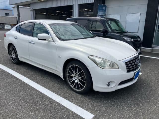 NISSAN FUGA