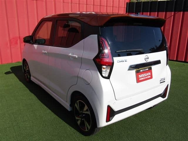 NISSAN