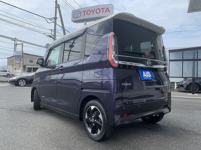 NISSAN
