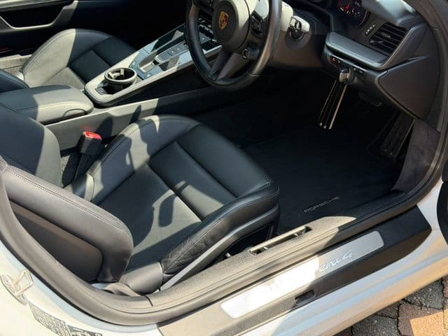 PORSCHE