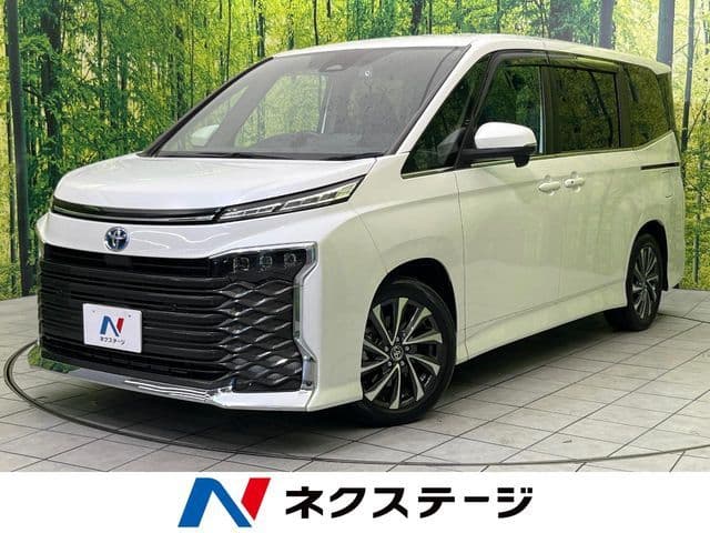TOYOTA VOXY HYBRID