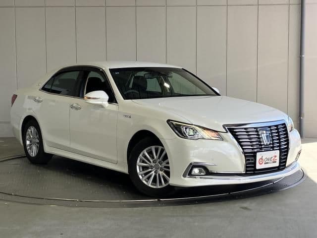 TOYOTA CROWN sedan hybrid