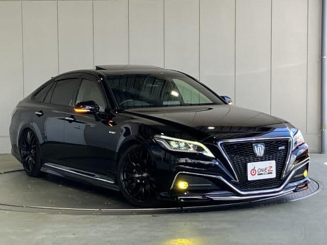 TOYOTA CROWN sedan hybrid