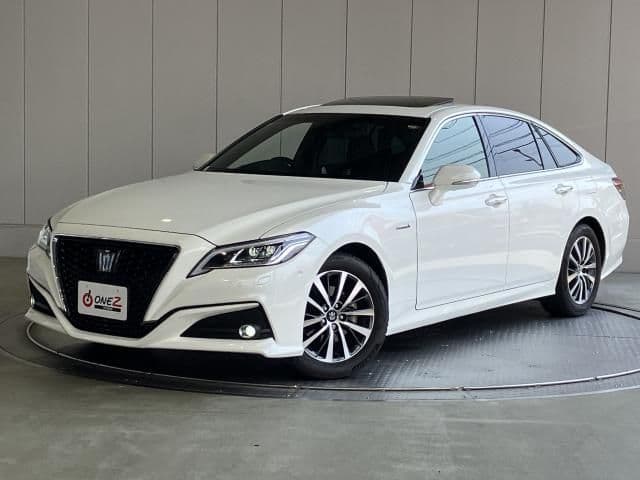 TOYOTA CROWN sedan hybrid