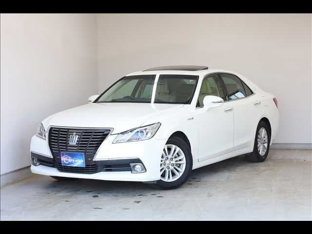 TOYOTA CROWN sedan hybrid