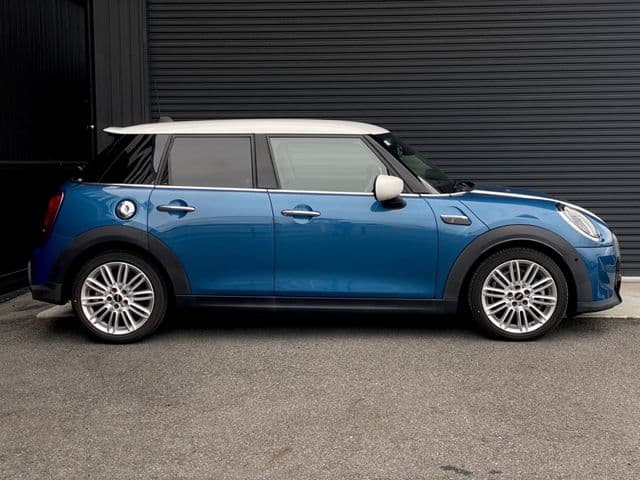 Car thumbnail 3