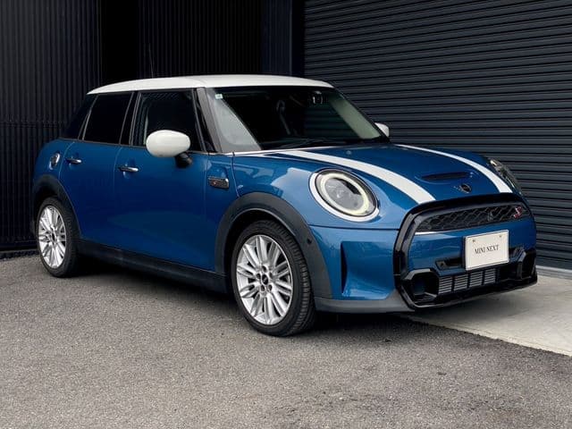 Car thumbnail 4