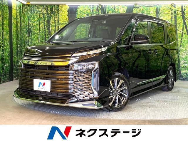 TOYOTA VOXY HYBRID