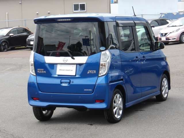 NISSAN