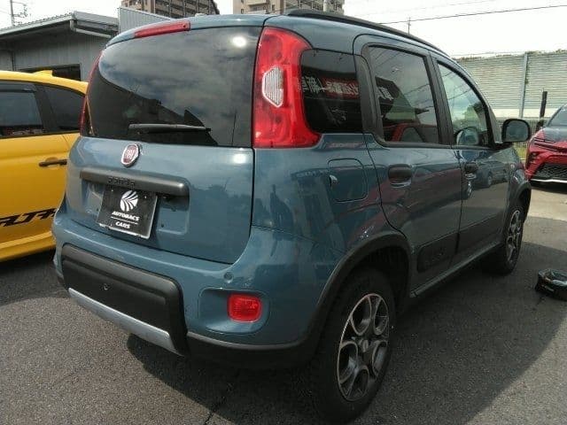 Car thumbnail 3