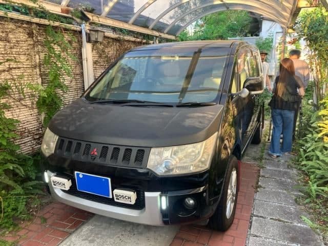 MITSUBISHI DELICA D:5 4WD