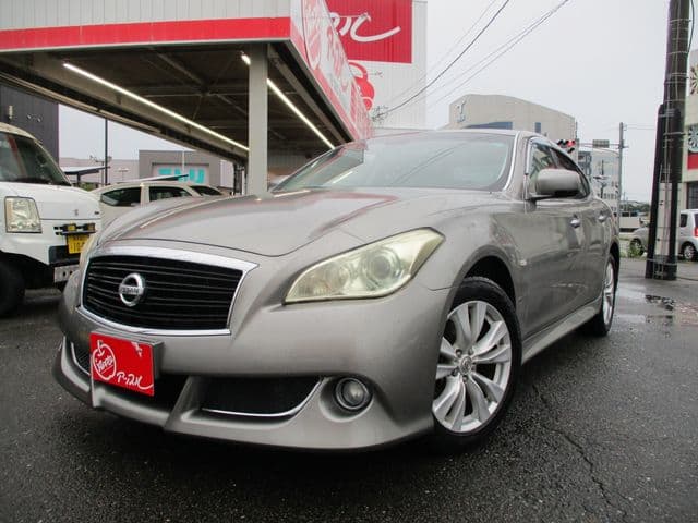 NISSAN FUGA