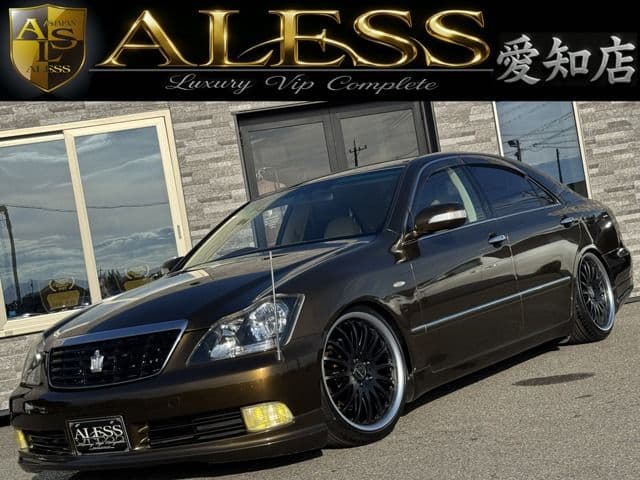 TOYOTA CROWN sedan