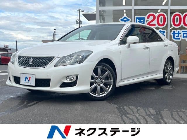 TOYOTA CROWN sedan
