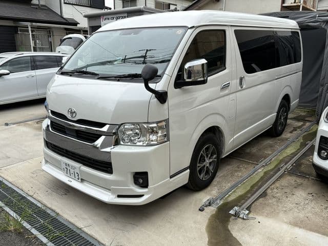 TOYOTA HIACE wagon