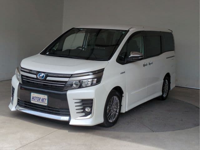 TOYOTA VOXY HYBRID