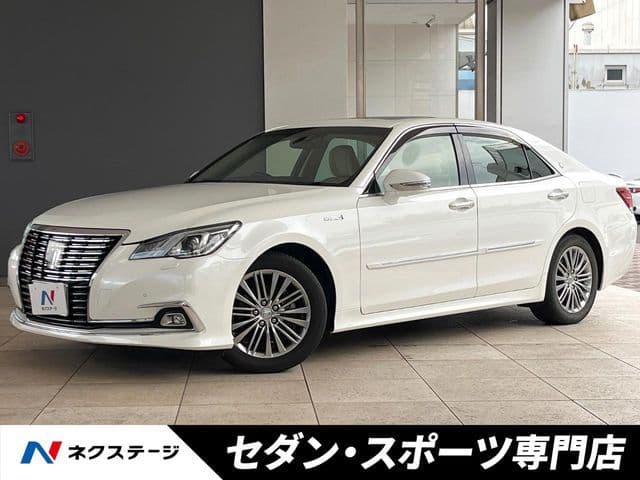 TOYOTA CROWN sedan hybrid