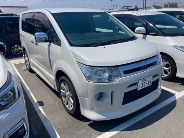 MITSUBISHI DELICA D:5 2WD