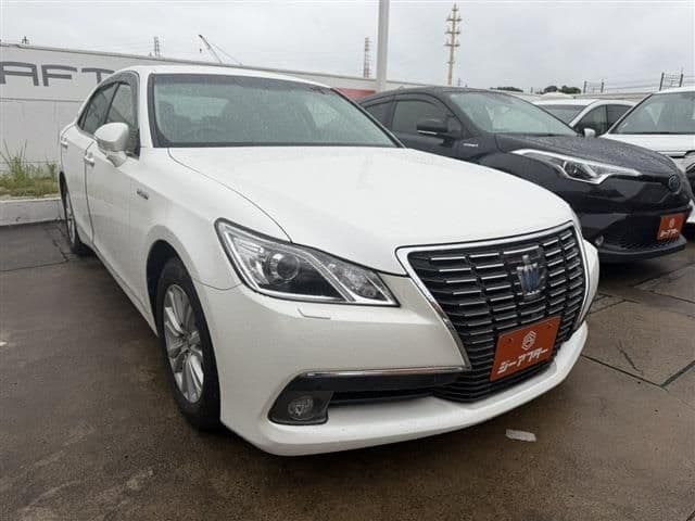 TOYOTA CROWN sedan hybrid