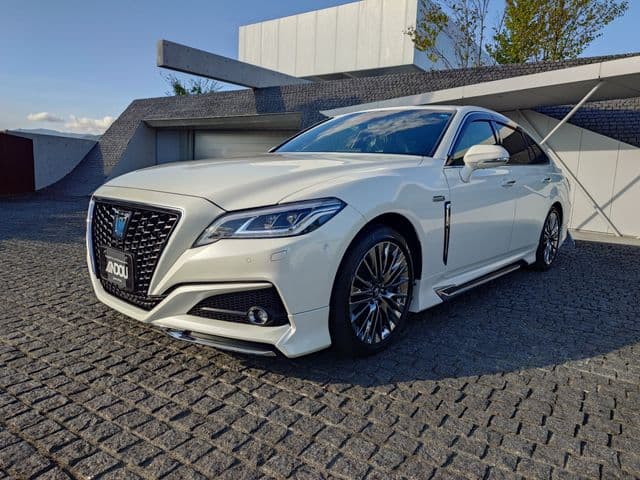 TOYOTA CROWN sedan hybrid