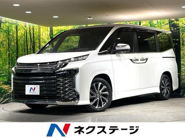 TOYOTA VOXY HYBRID