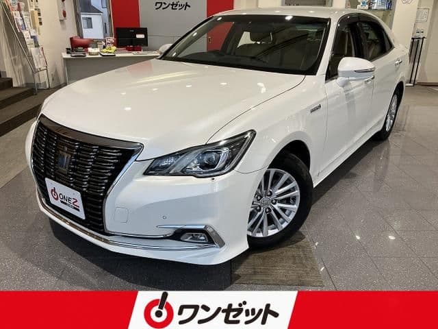 TOYOTA CROWN sedan hybrid