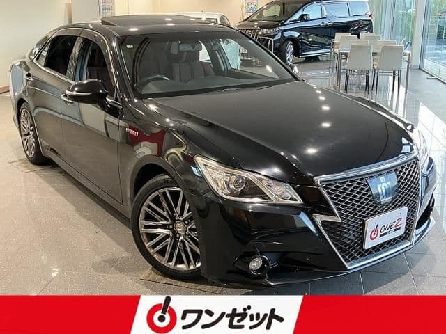 TOYOTA CROWN sedan hybrid