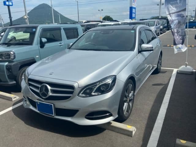 MERCEDES BENZ MERCEDES BENZ E class sedan