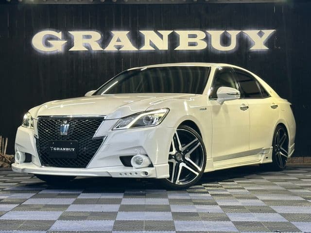 TOYOTA CROWN sedan hybrid