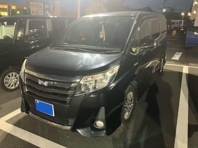 TOYOTA NOAH HYBRID