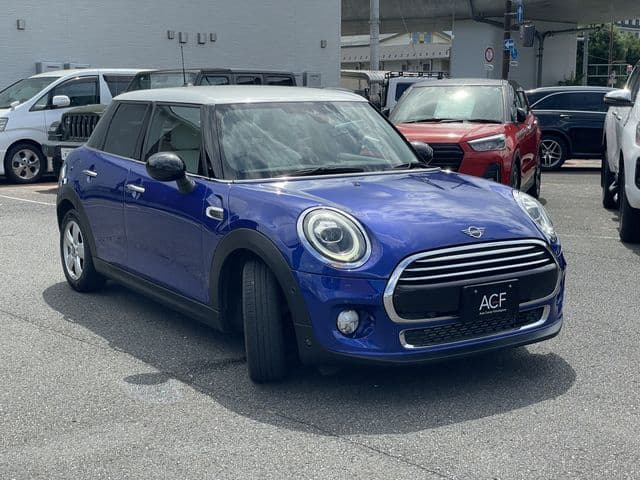 Car image 1