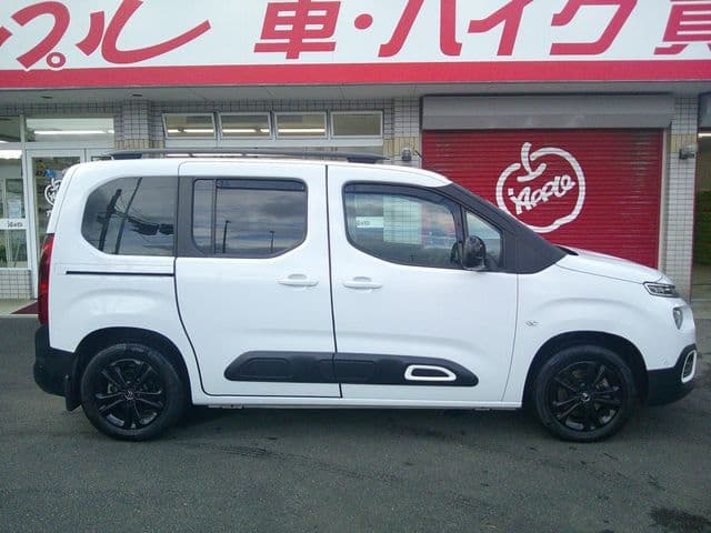Car thumbnail 4