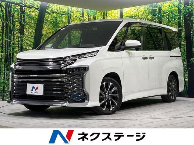 TOYOTA VOXY HYBRID