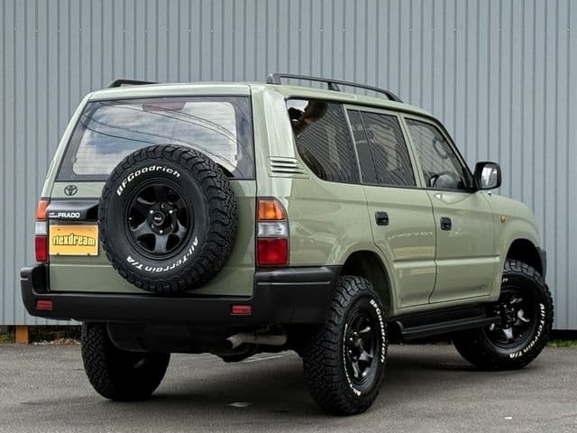 Car thumbnail 3