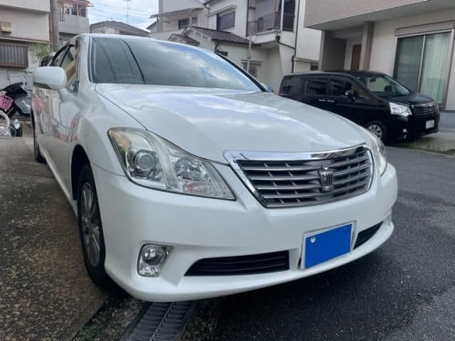 TOYOTA CROWN sedan