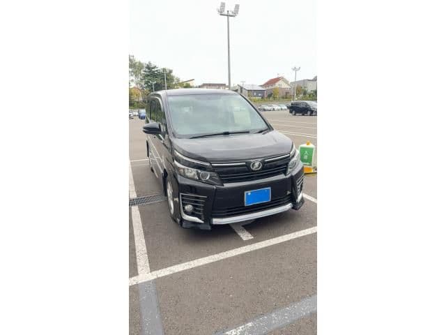 TOYOTA VOXY 4WD