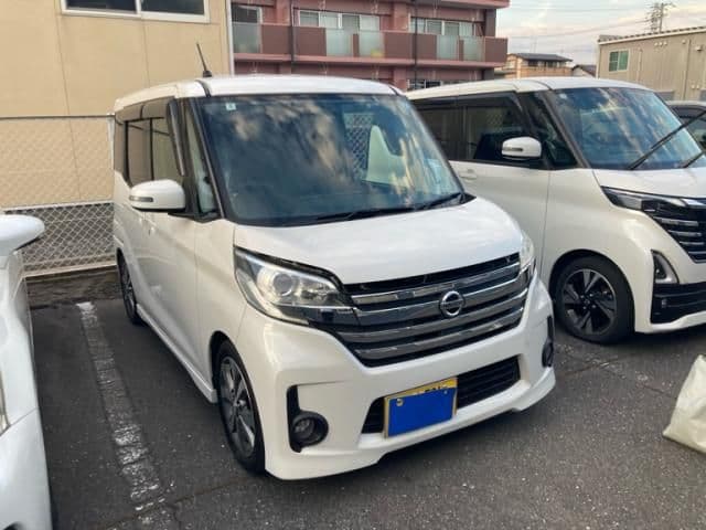 NISSAN DAYZ ROOX