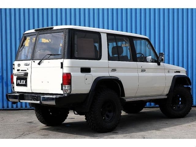 Car thumbnail 3