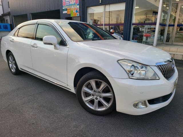 TOYOTA CROWN MAJESTA