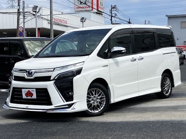 TOYOTA VOXY HYBRID