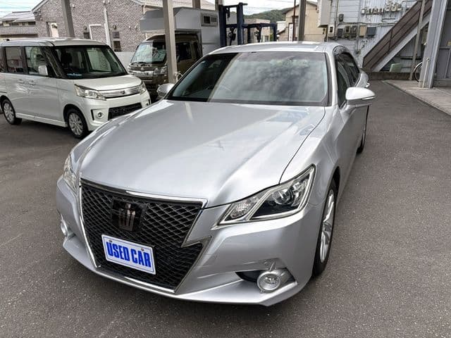TOYOTA CROWN sedan