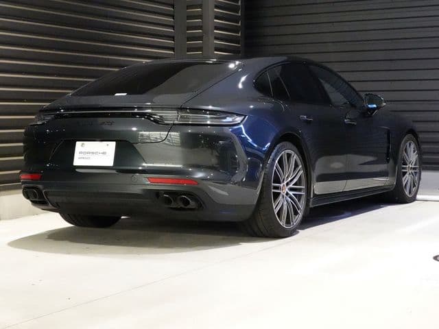 PORSCHE